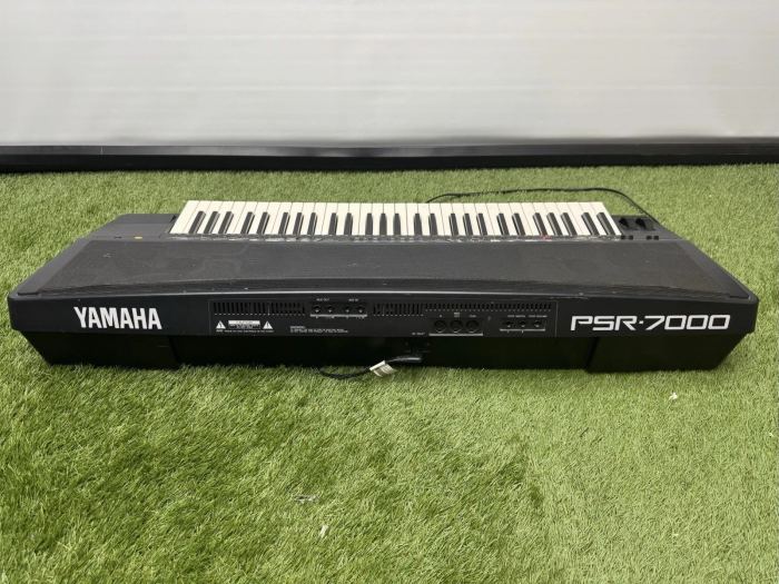 Yamaha PSR-7000 Professional 61-Key Arranger Workstation Keyboard