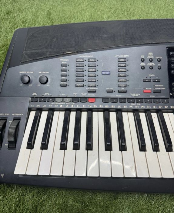 Yamaha PSR-7000 Professional 61-Key Arranger Workstation Keyboard