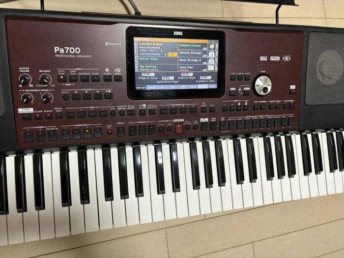Korg Pa700 Professional Arranger Keyboard 61 Key Synthesizer Workstation Touch