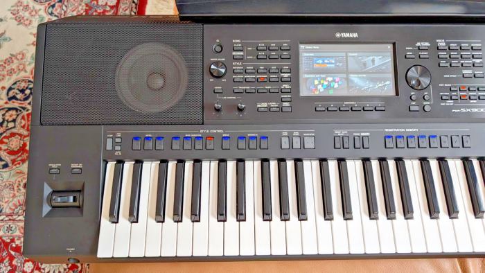 Yamaha PSR-SX900 Professional 61-Key Arranger Workstation Keyboard