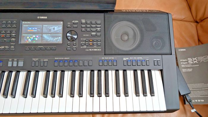 Yamaha PSR-SX900 Professional 61-Key Arranger Workstation Keyboard