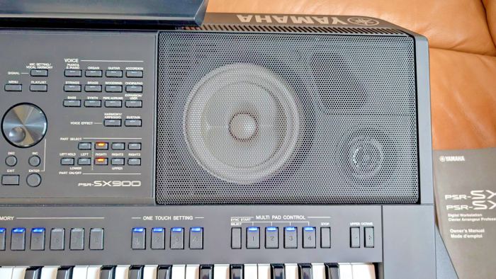 Yamaha PSR-SX900 Professional 61-Key Arranger Workstation Keyboard