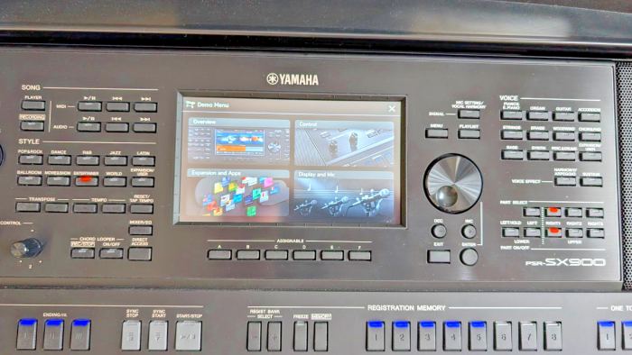 Yamaha PSR-SX900 Professional 61-Key Arranger Workstation Keyboard