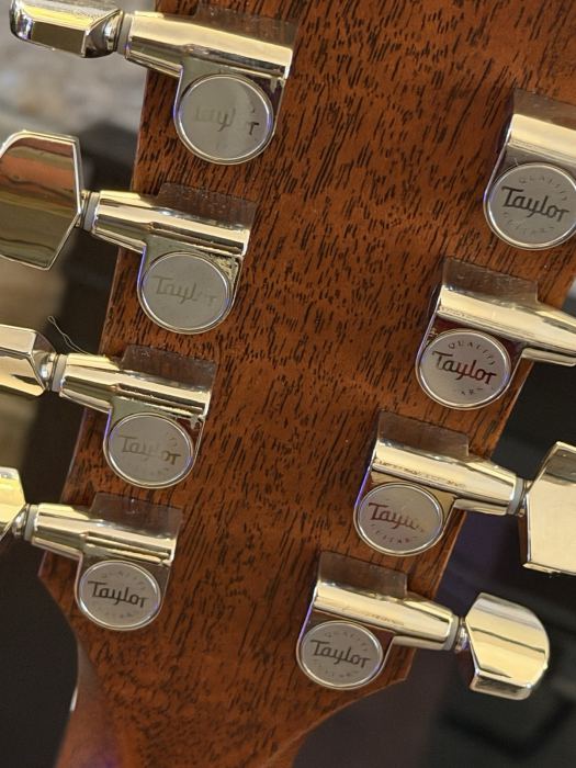 Taylor 326 ce Baritone - 8,  Special Edition - Mint Condition!