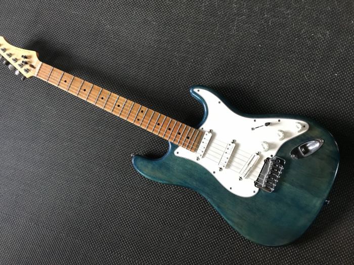McNaught G-4 Tradition 2007 Handmade Boutique Strat - Nitro blue transparent