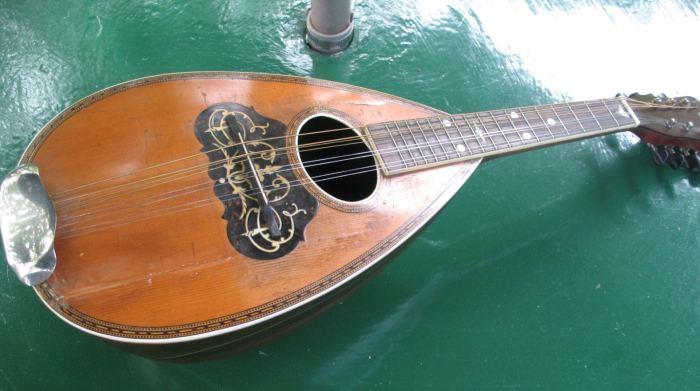 19th CENTURY ITALIAN MANDOLIN DOME BACK 6 STRINGS NACRE INLAYS SIGNED CAPOZZI