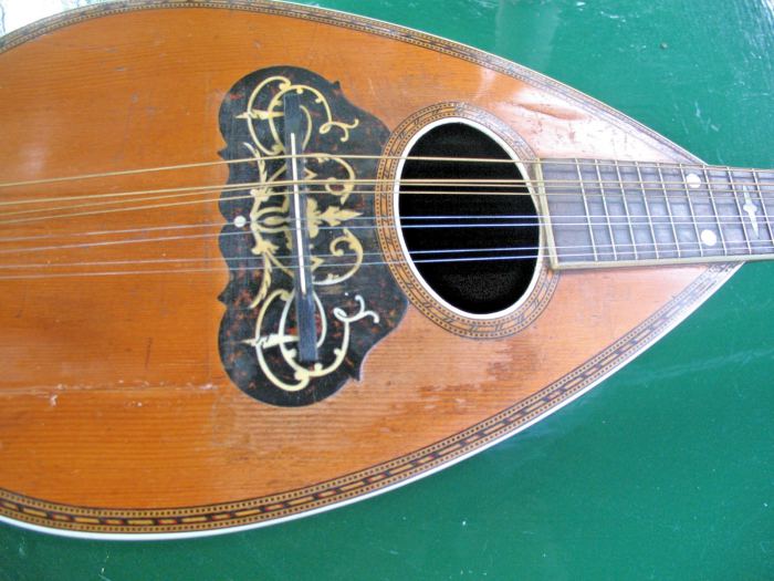 19th CENTURY ITALIAN MANDOLIN DOME BACK 6 STRINGS NACRE INLAYS SIGNED CAPOZZI