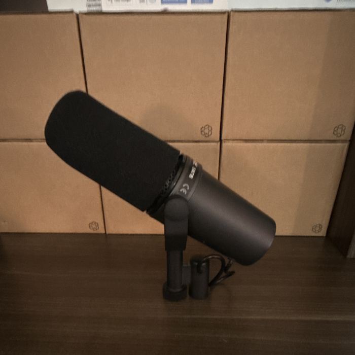 Shure SM7B Dynamic Cardioid Studio Microphone XLR Built-In Windscreen