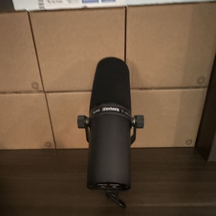 Shure SM7B Dynamic Cardioid Studio Microphone XLR Built-In Windscreen