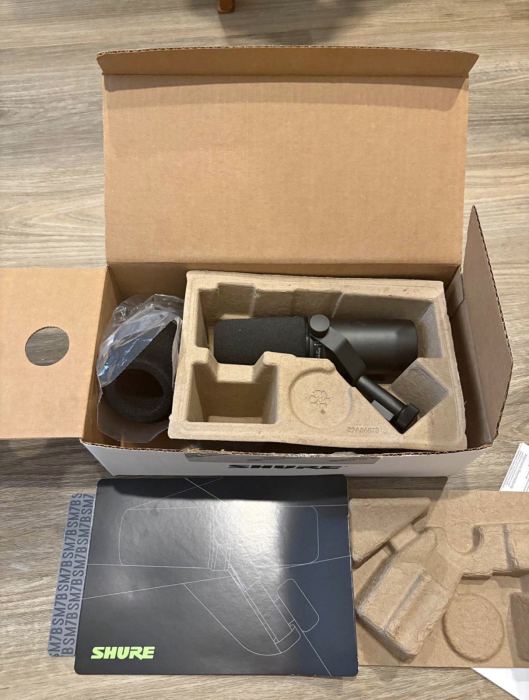 Shure SM7B Dynamic Cardioid XLR Broadcasting Microphone 