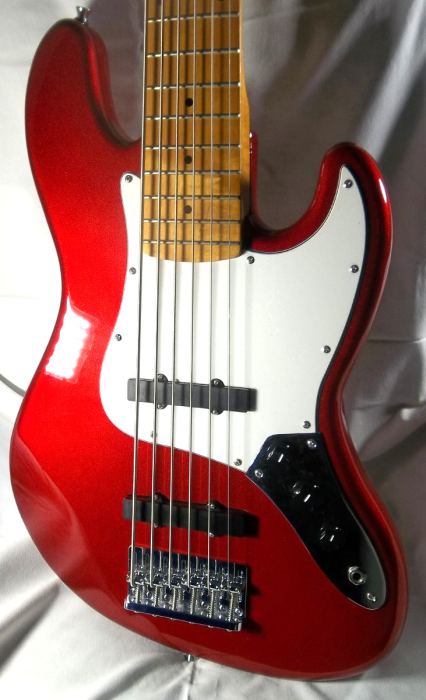 SX 6 String Electric Bass Guitar Red/White 47” J-Style with Gig Bag – Used