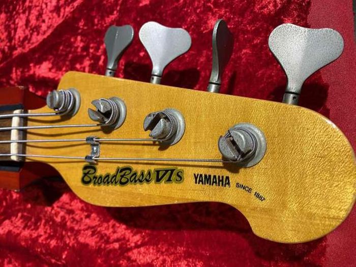 Yamaha BBVIS Fretless Electric Bass Guitar Fine Red USED