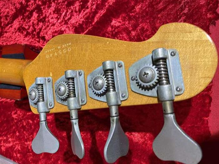 Yamaha BBVIS Fretless Electric Bass Guitar Fine Red USED