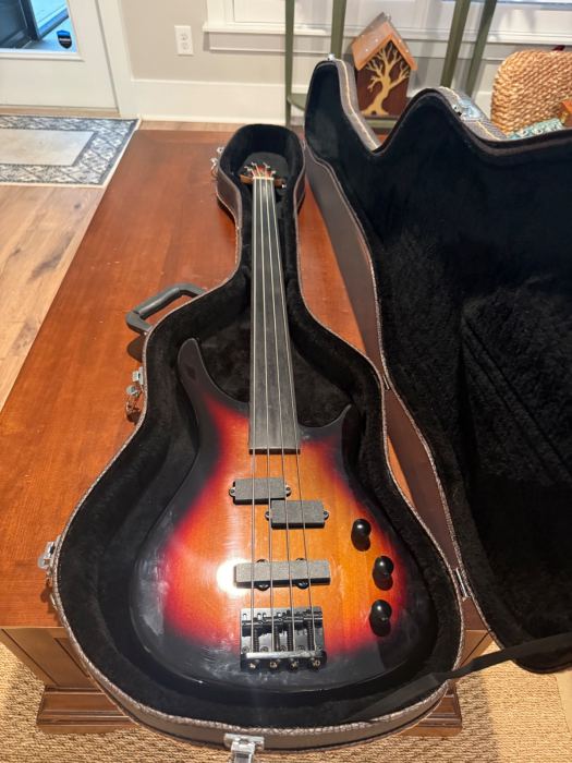 Stagg Fretless Bass Guitar
