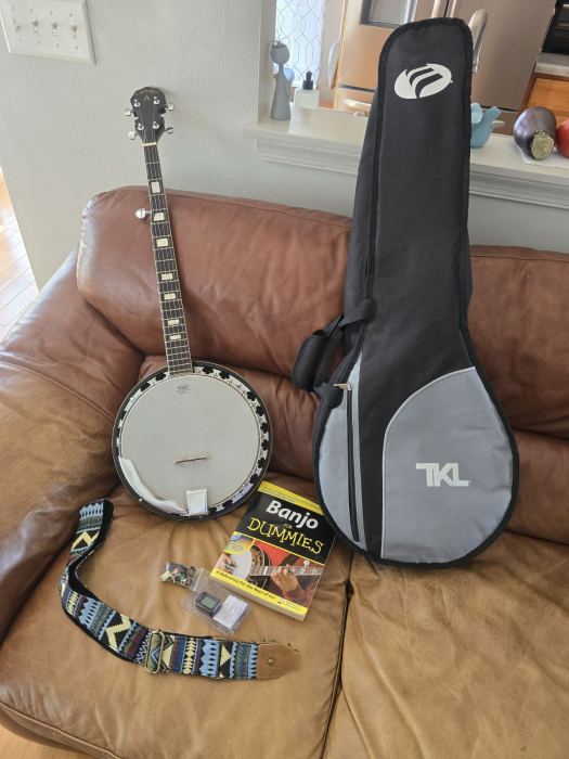 Arbor 5-String Closed Back Banjo Polished Brown/Black w/ Bag Strap Book