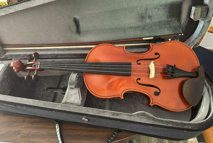 Yamaha VA5 15.5” Viola Outfit