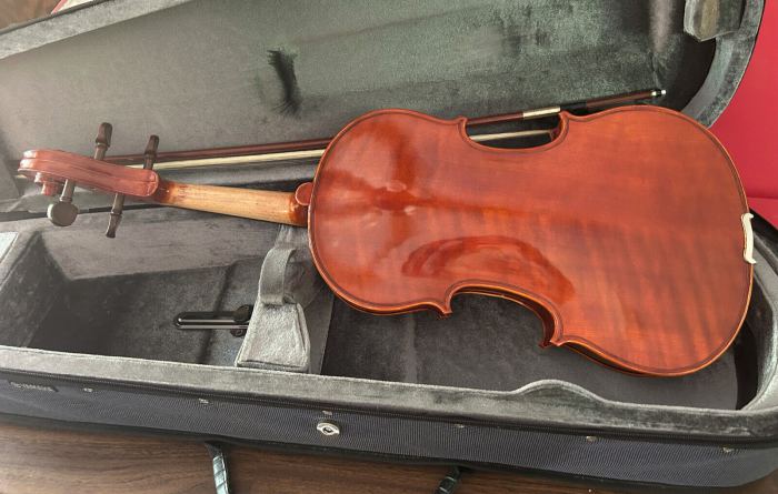 Yamaha VA5 15.5” Viola Outfit
