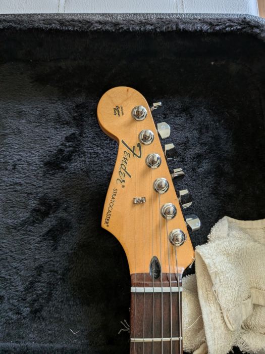 2013 Fender Stratocaster Standard (LEFT HANDED) w/ case