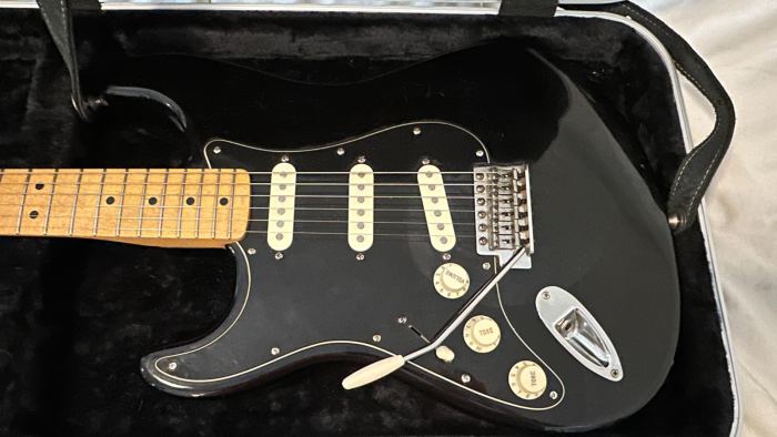 Vintage LEFT-HANDED '99 Fender Mexican Stratocaster with upgraded pickups, case