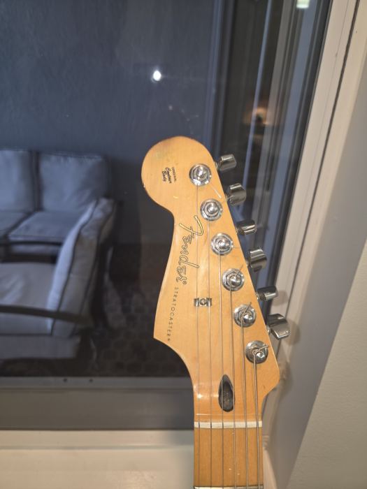 Fender Player Series  Stratocaster A.J. Walsh studio Relic finish  left-handed 