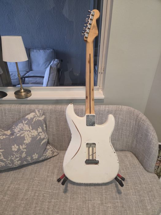 Fender Player Series  Stratocaster A.J. Walsh studio Relic finish  left-handed 
