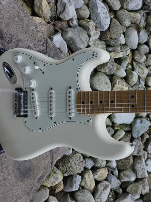 Left Handed 2012 Fender Stratocaster Electric Guitar White Mexico (AM1094623)