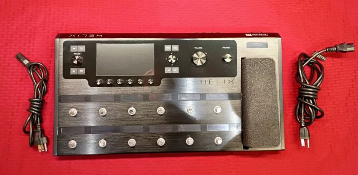 Line 6 Helix Multi-Effects Guitar Floor PedalW/ Case, Fully tested!!