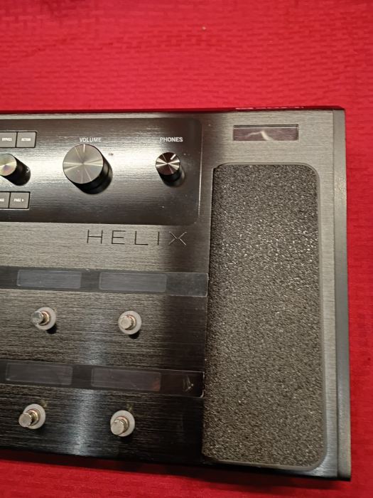 Line 6 Helix Multi-Effects Guitar Floor PedalW/ Case, Fully tested!!