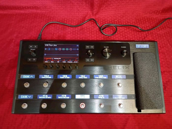 Line 6 Helix Multi-Effects Guitar Floor PedalW/ Case, Fully tested!!