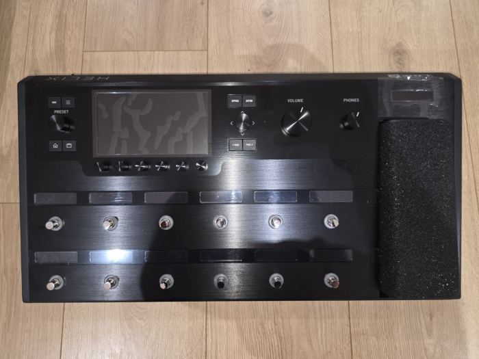 Line 6 Helix Guitar Multi-effects Flagship Floor Processor Open-Box
