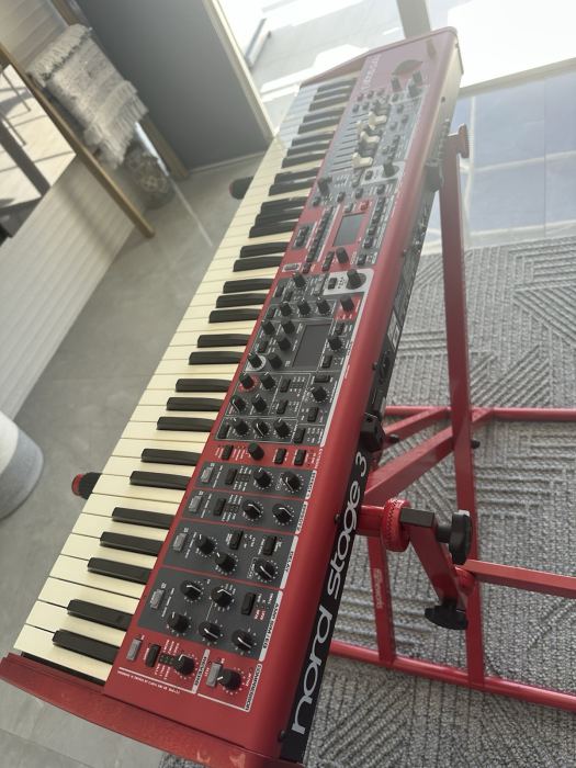 Why Session Keyboardists Keep Choosing the Same Stage Piano Brand