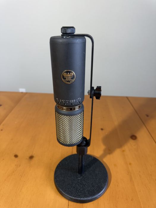 CAD Equitek E200 Multipattern Professional Studio Condenser Microphone