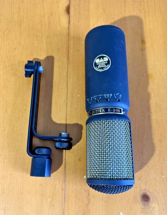 CAD Equitek E200 Multipattern Professional Studio Condenser Microphone