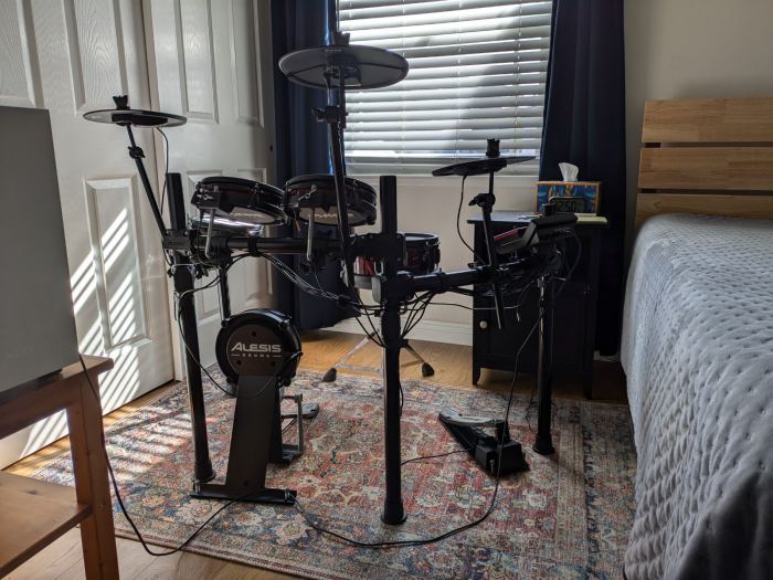 Alesis Nitro Pro Mesh Electric Electronic Digital Drum Kit Set + Drum Throne