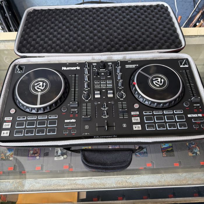 Numark Mixtrack Pro FX 2-Channel 2-Deck USB DJ Controller