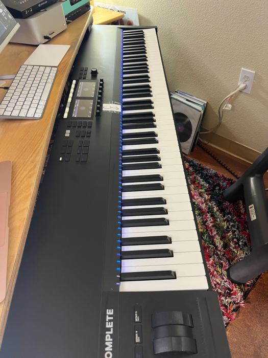 Native Instruments Komplete Kontrol S88 MK2 - MIDI Controller with the Original