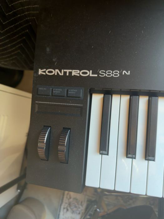 Native Instruments Kontrol S88 MK3 + Komplete 14 Ultimate Bundle READ