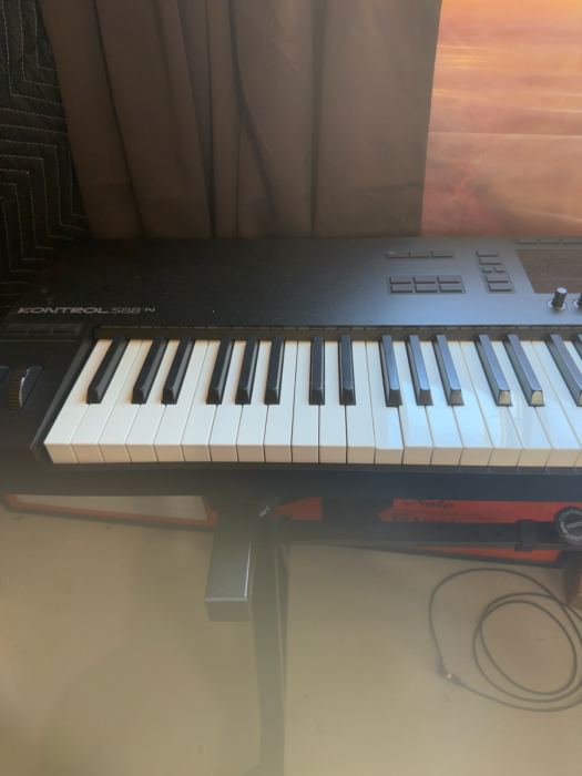 Native Instruments Kontrol S88 MK3 + Komplete 14 Ultimate Bundle READ