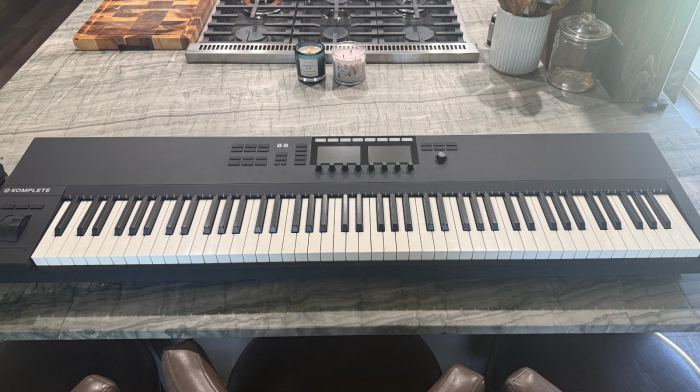 Native Instruments Komplete Kontrol S88 MK2 Keyboard New Open Box.
