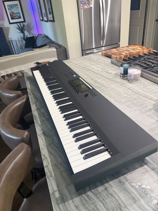 Native Instruments Komplete Kontrol S88 MK2 Keyboard New Open Box.