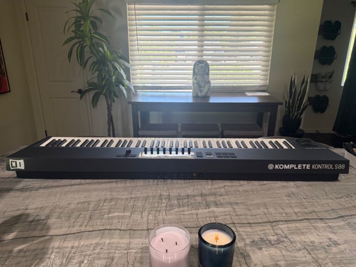 Native Instruments Komplete Kontrol S88 MK2 Keyboard New Open Box.