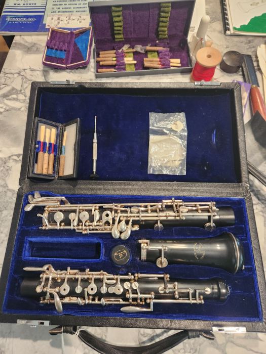 Fox Model 300 Professional Oboe (Serial # 8517 + Accessories)