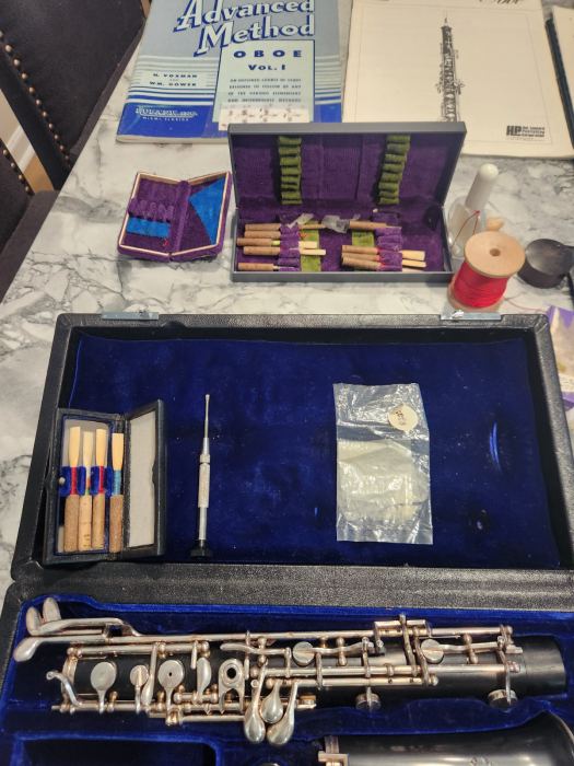 Fox Model 300 Professional Oboe (Serial # 8517 + Accessories)