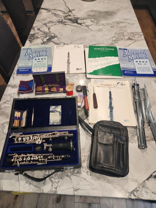 Fox Model 300 Professional Oboe (Serial # 8517 + Accessories)
