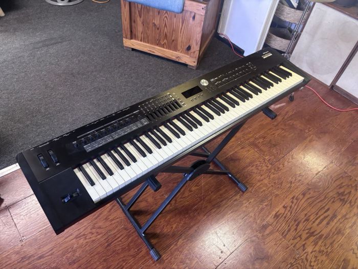 Roland RD-2000EX 88-Key Weighted Digital Stage Piano Black Pitch Bend Mod