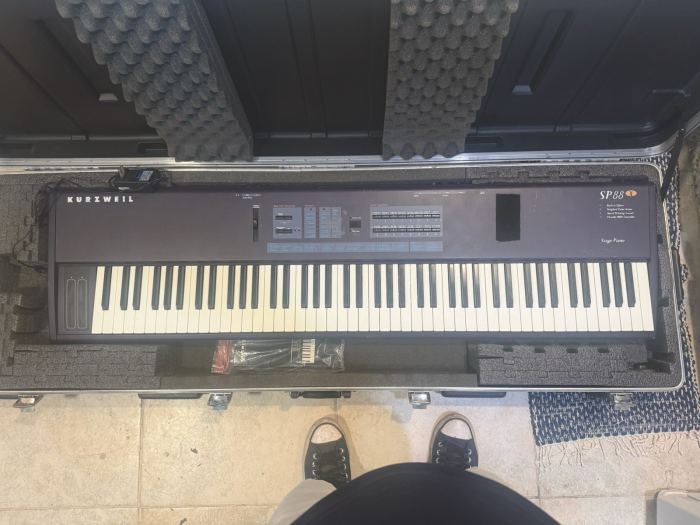 Kurzweil SP88 88-Key Weighted Stage Piano, MIDI, Black w/ Hard Case