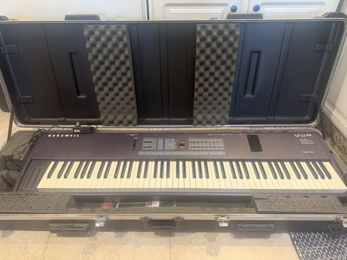 Kurzweil SP88 88-Key Weighted Stage Piano, MIDI, Black w/ Hard Case