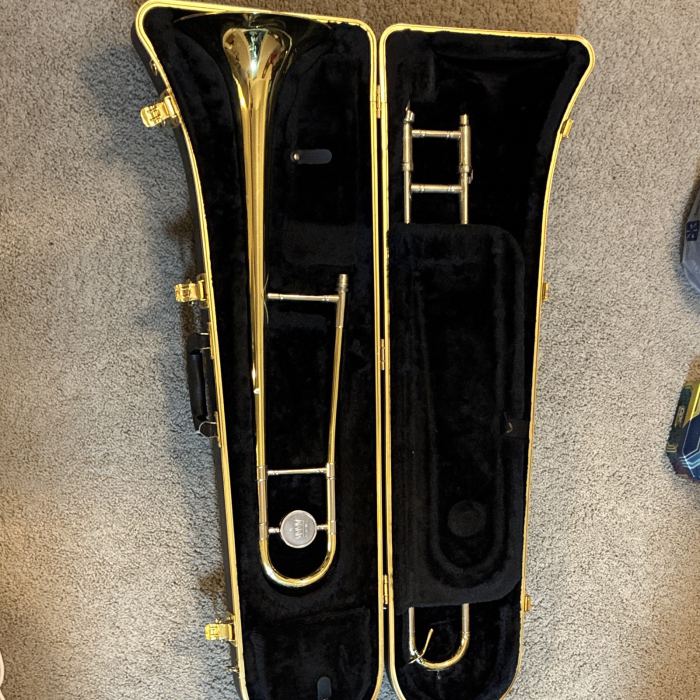 King Bb Tenor Slide Trombone Medium Bore Lacquered Brass Water Key Case