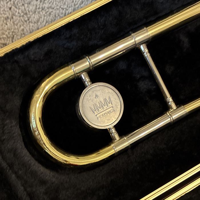 King Bb Tenor Slide Trombone Medium Bore Lacquered Brass Water Key Case