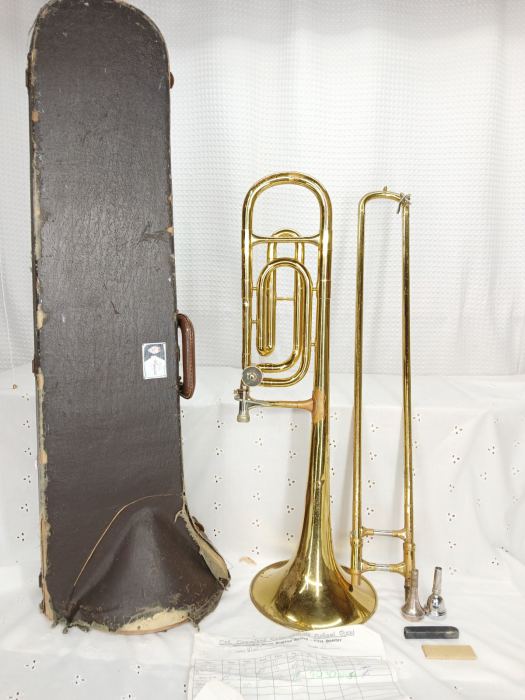 VINTAGE ROYAL RMC REYNOLDS CONTEMPORA BASS TROMBONE IN ORIGINAL CASE FREE SHIP
